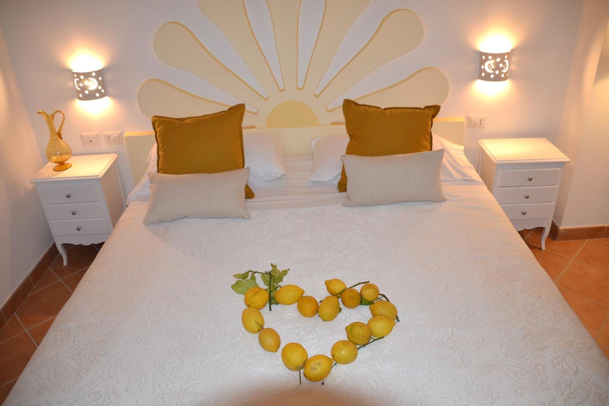 Villa Santa Chiara Positano Suites Exterior foto